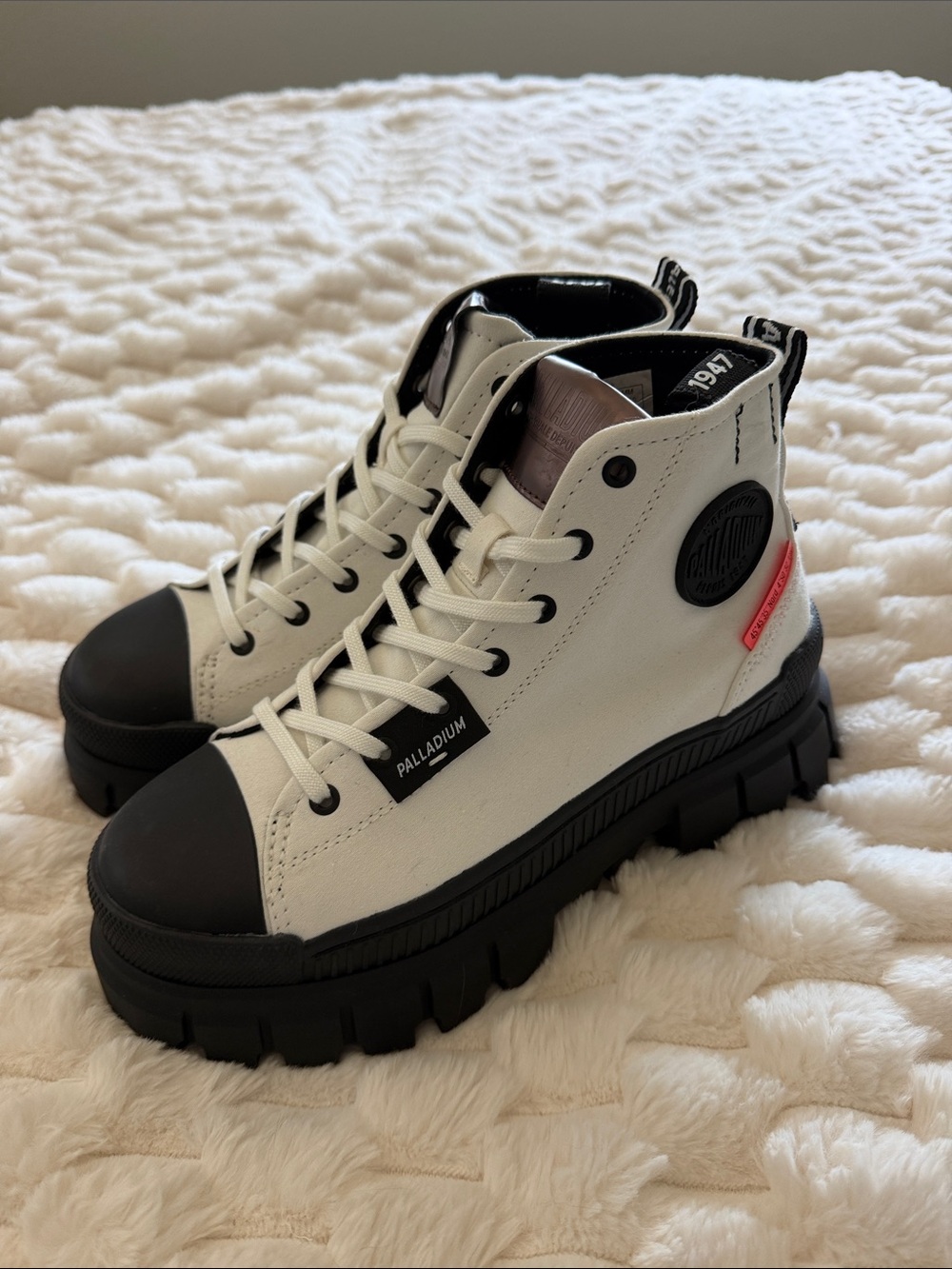 NEW Palladium Women's Platform Boots size 6.5